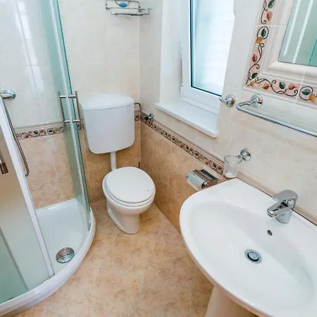 Awesome In Apartamento Mošćenička Draga