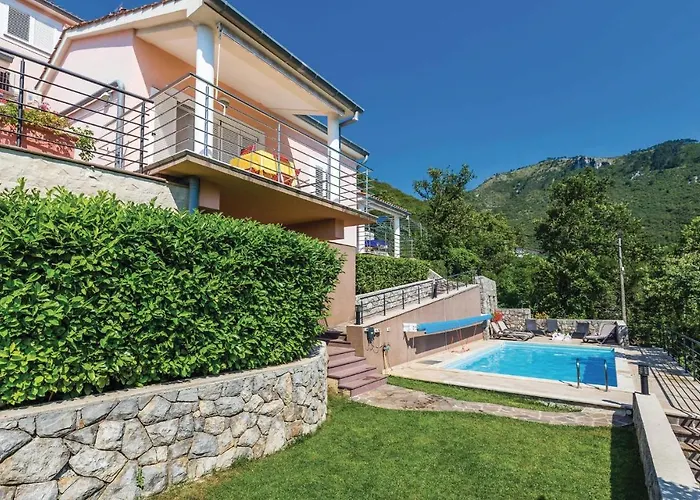 Stunning Apartment In Moscenicka Draga 아파트