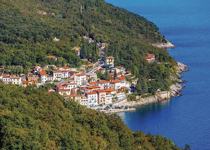 Stunning Apartment In Moscenicka Draga Mošćenička Draga