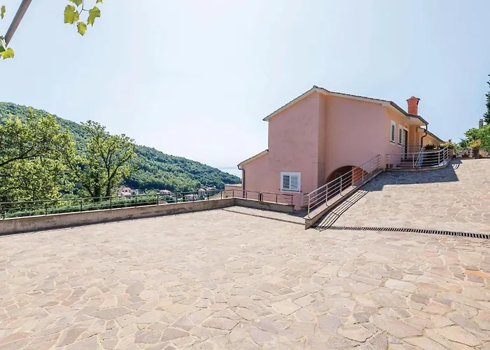 Stunning Apartment In Moscenicka Draga Mošćenička Draga