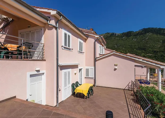 Stunning Apartment In Moscenicka Draga